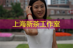 餐桌上的夜宴：美酒与佳肴
